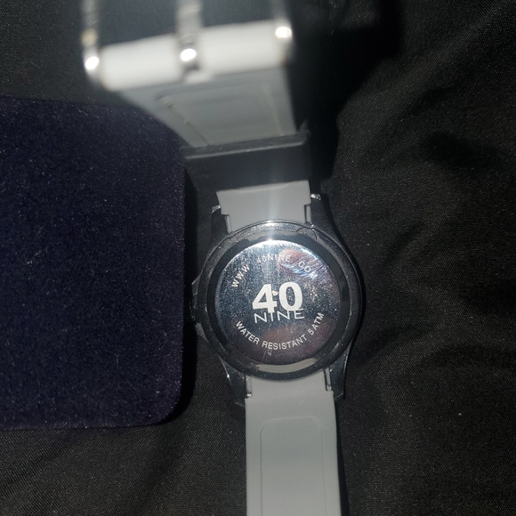 40 nine watch - Picture 2 of 2